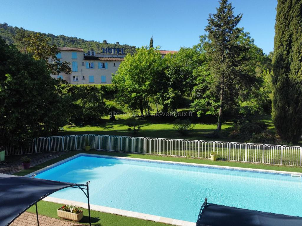 Photo de Logis Hôtels Le Saint Marc